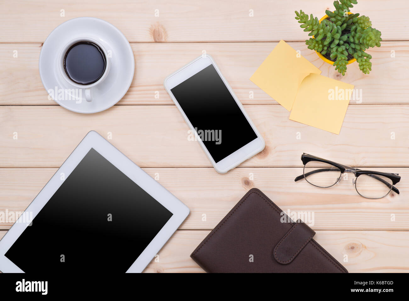 Compressa immagine testata. ufficio roba, workplace, vista dall'alto Foto Stock