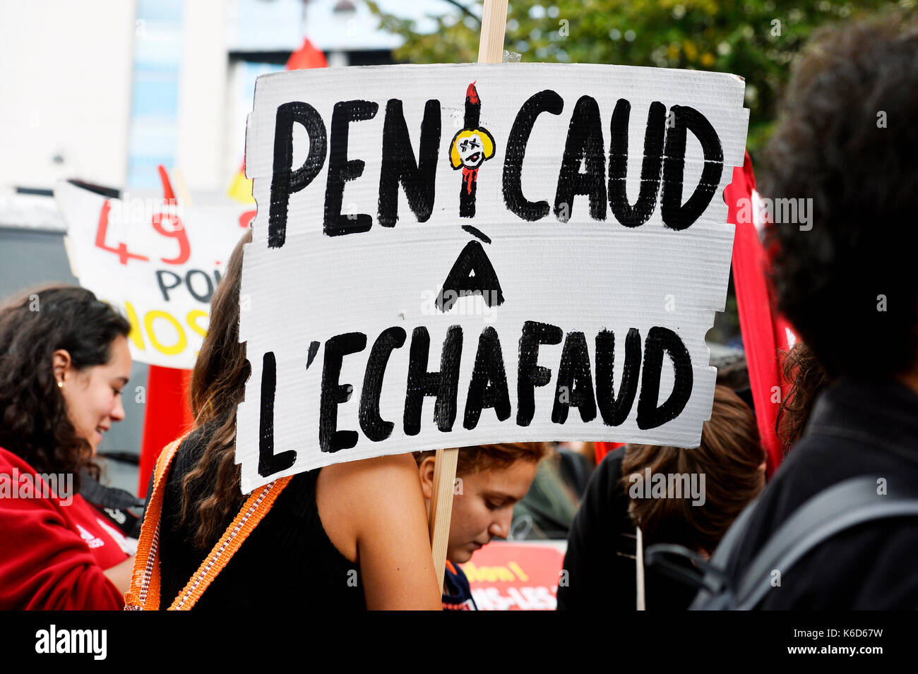 Parigi, Francia. 12 settembre 2017. Giornata di sciopero e di protesta contro la riforma del diritto del lavoro con sindacati francesi, lavoratori del terreno e artisti circensi in prima linea Credit: Frédéric VIELCANET/Alamy Live News Foto Stock
