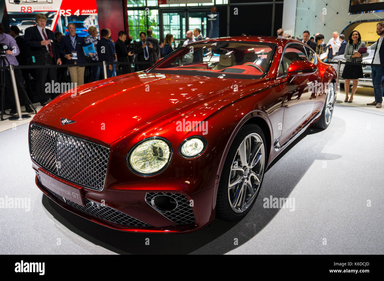 Francoforte, Germania. , . Frankfurt Motor Show 2017 Giornata della stampa anteprima dei veicoli più recenti a più grande del mondo di motor show. nuova Bentley Continental GT sul display credito: iain masterton/alamy live news Foto Stock