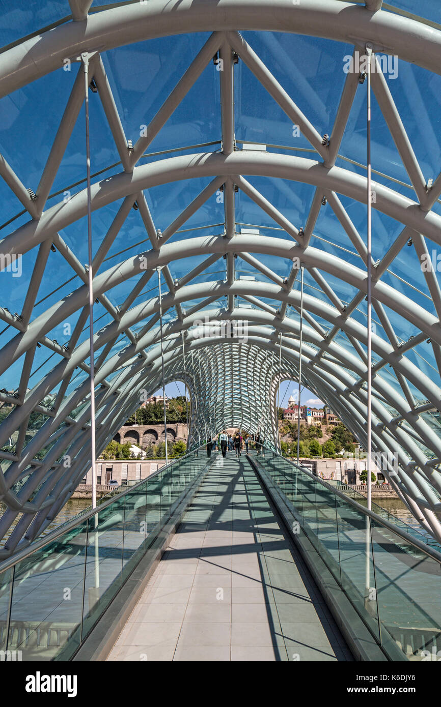 Dettaglio del Ponte della Pace a Tbilisi, Georgia. Foto Stock