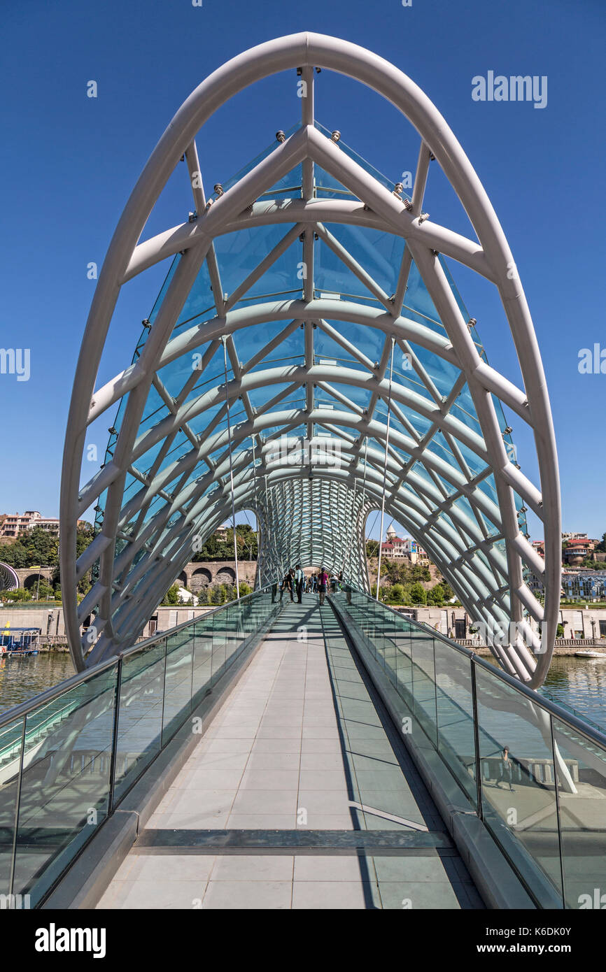 Dettaglio del Ponte della Pace a Tbilisi, Georgia. Foto Stock