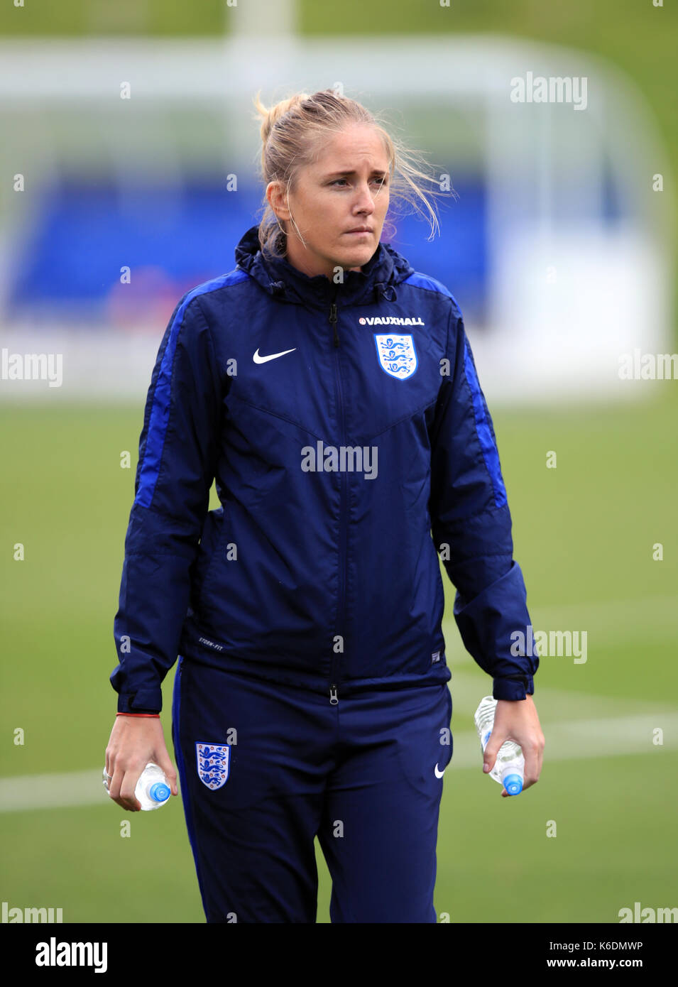 Inghilterra donne assistant manager gemma grainger durante la sessione di formazione presso il St George's Park, burton. press association foto. picture Data: martedì 12 settembre, 2017. vedere pa storia calcio Inghilterra donne. Photo credit dovrebbe leggere: mike egerton/pa filo. restrizioni: utilizzo soggetto a restrizioni fa. solo uso editoriale. uso commerciale solo con il preventivo consenso scritto di fa. Nessuna modifica tranne il ritaglio. Foto Stock