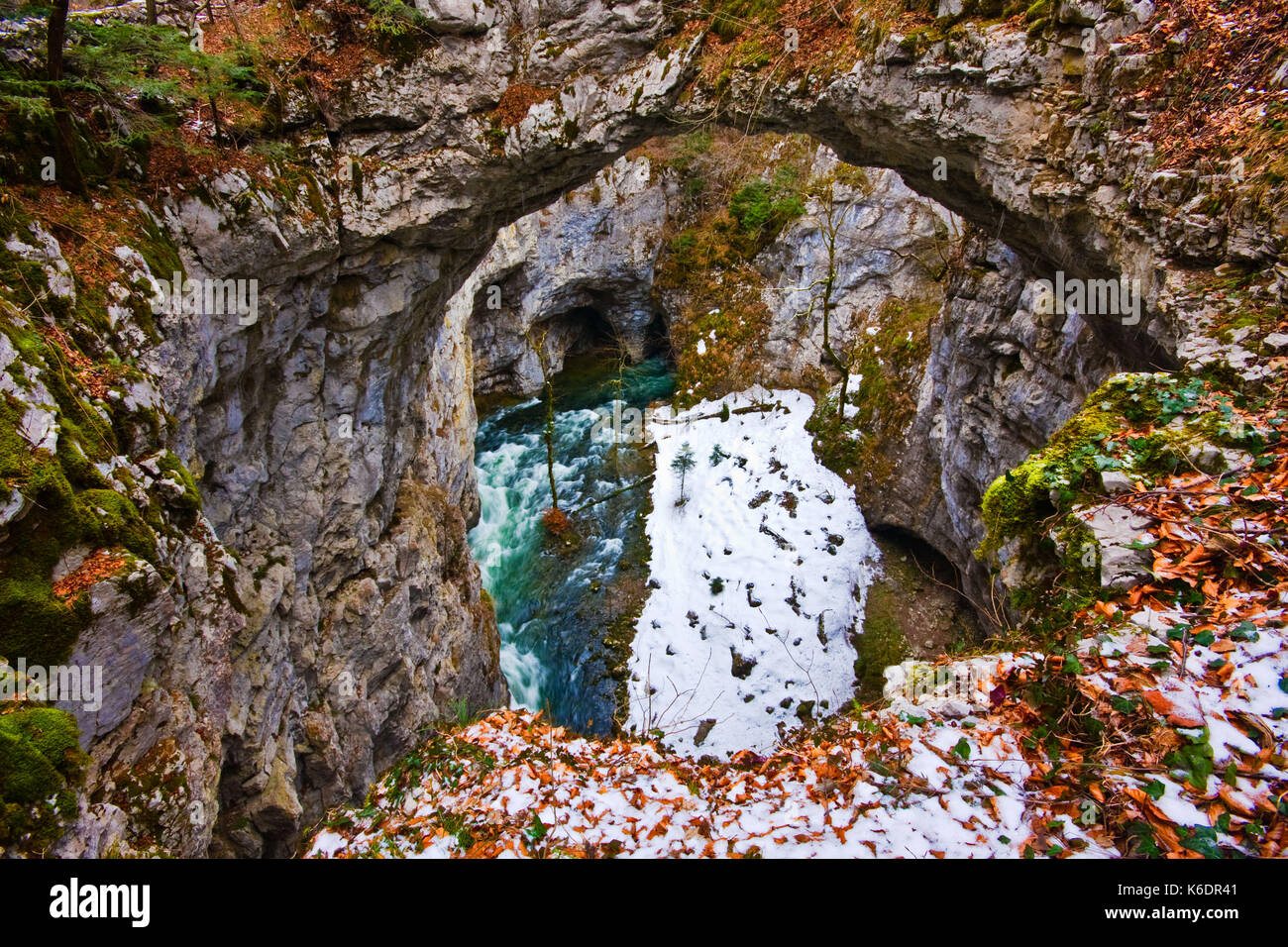 Rakek, slovenia: piccolo ponte naturale a rakek, Slovenia. Foto Stock