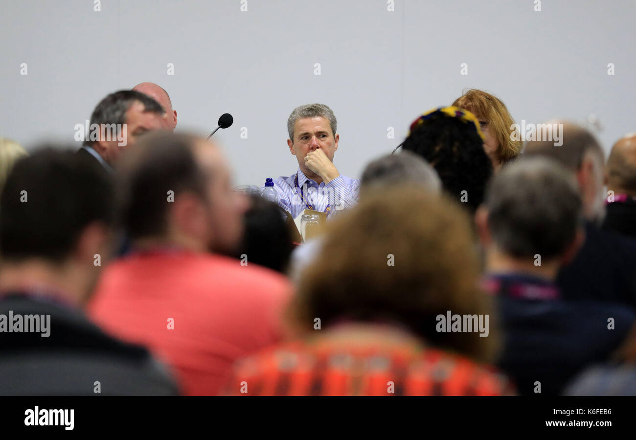 Mark serwotka, segretario generale del pc, parla di una frangia riunione durante la tuc conferenza presso il centro di Brighton a Brighton. Foto Stock