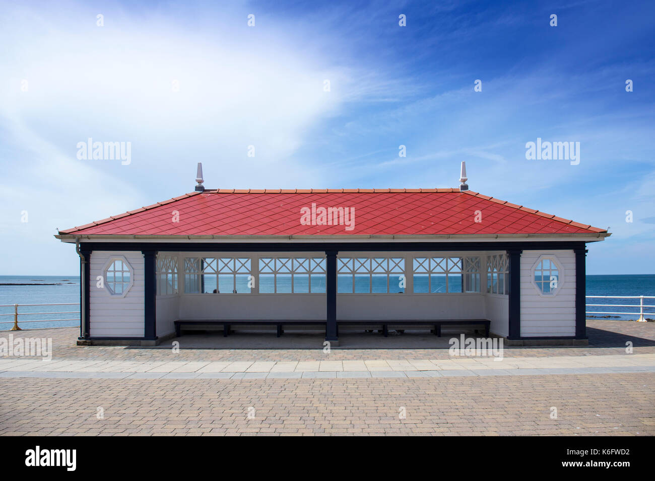 Il rifugio sul mare, danneggiato e restaurato nel 2014, aberystwyth Ceredigion REGNO UNITO GALLES Foto Stock