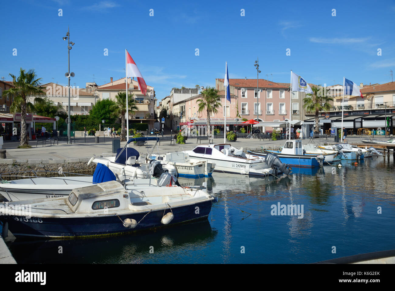 Porto o Porto Mèze o Meze sulle spiagge dell'Etang de Thau, o Lago di Thau, Herault Languedoc-Roussillon Francia Foto Stock