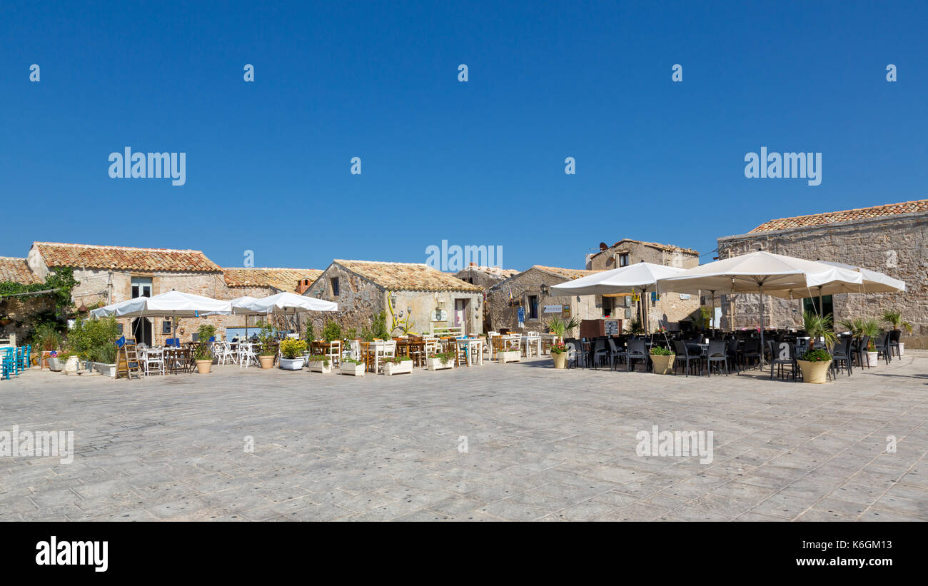 Marzamemi (Sicilia, Italia) - il villaggio di pescatori di marzamemi è nel profondo sud-est della Sicilia, una delle più belle località di mare in italia. Sulla s Foto Stock