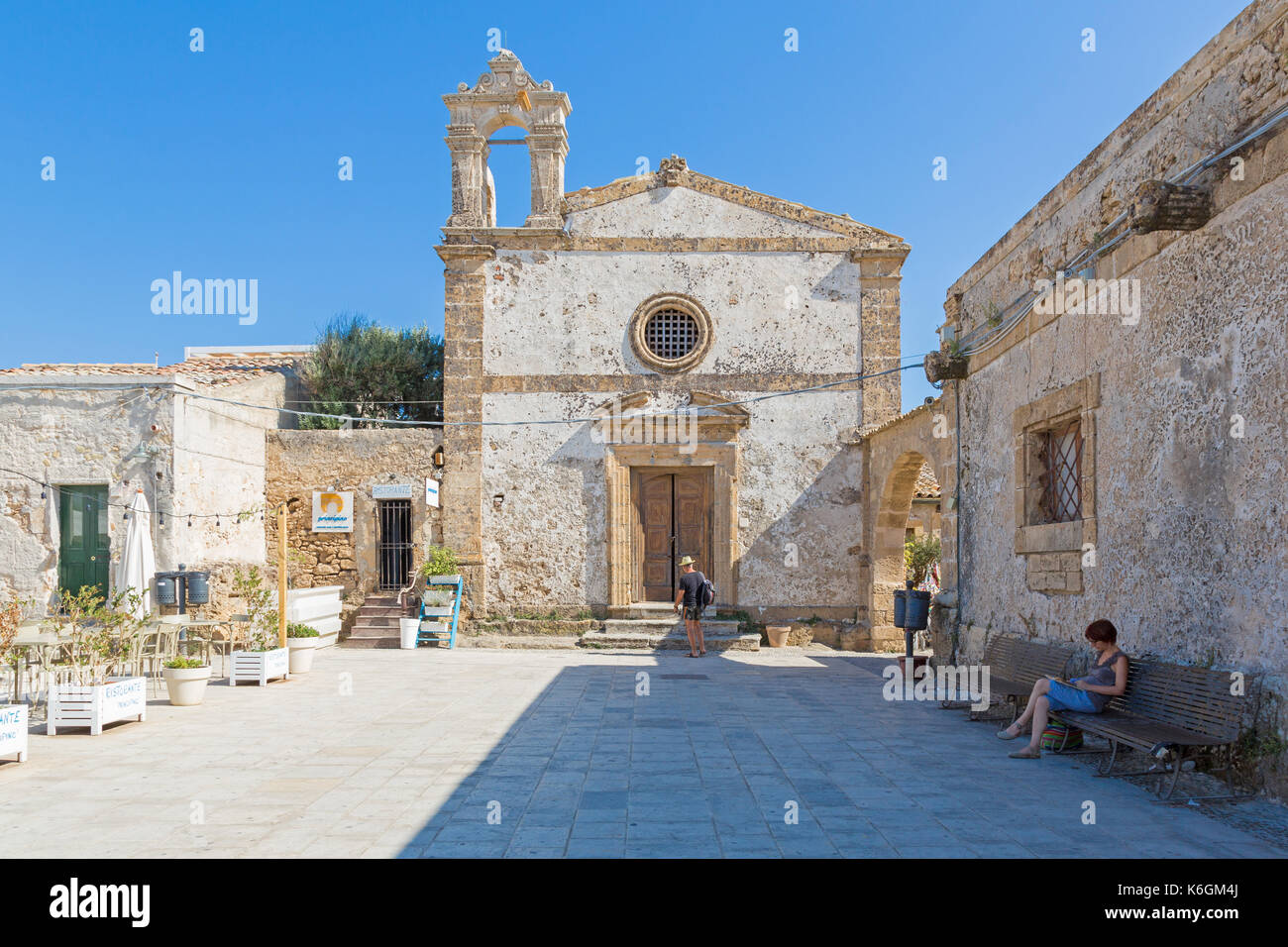 Marzamemi (Sicilia, Italia) - il villaggio di pescatori di marzamemi è nel profondo sud-est della Sicilia, una delle più belle località di mare in italia. Sulla s Foto Stock