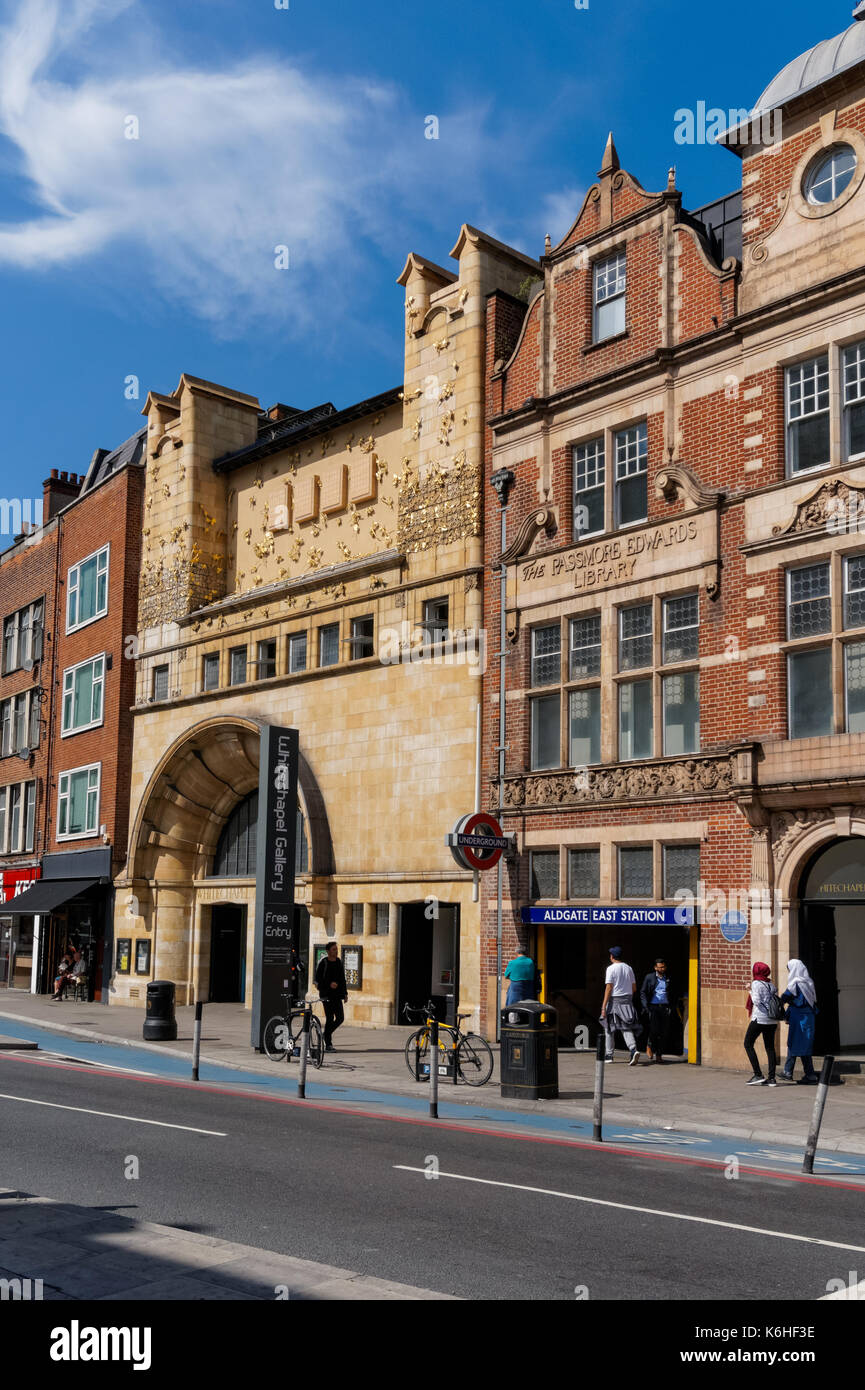 Galleria Whitechapel e ingresso alla stazione della metropolitana di Aldgate East, Londra England Regno Unito Regno Unito Foto Stock