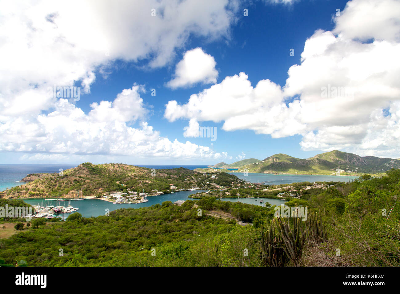 Antigua, una vista panoramica del porto di inglese da Shirley Heights Foto Stock