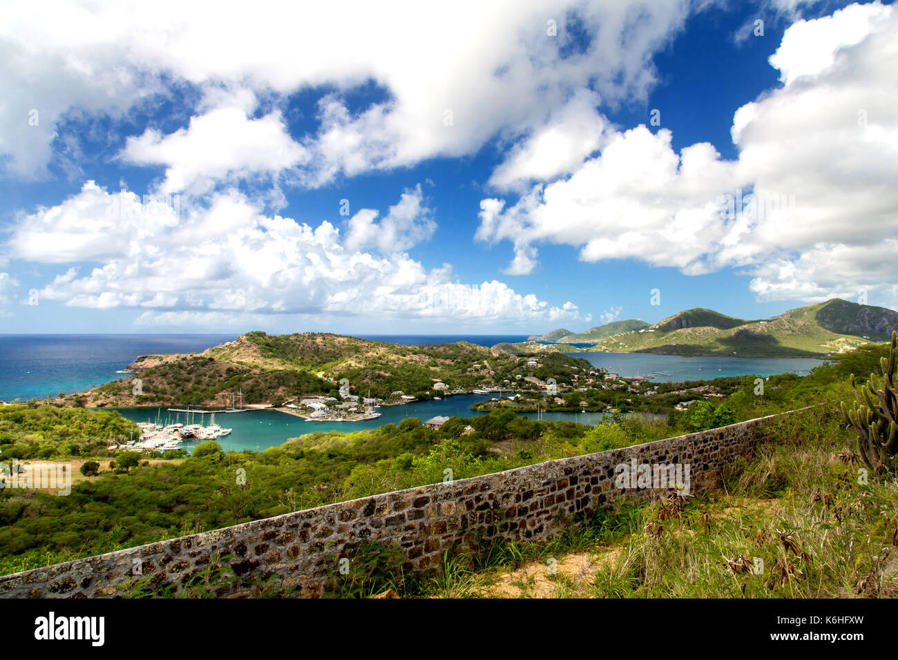 Antigua, una vista panoramica del porto di inglese da Shirley Heights Foto Stock