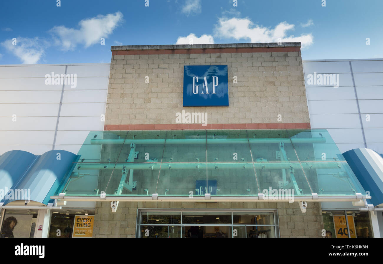 Cartellonistica e ingresso al Gap Store presso Kew Retail Park, Richmond, Surrey, London, TW9, Inghilterra, Regno Unito Foto Stock