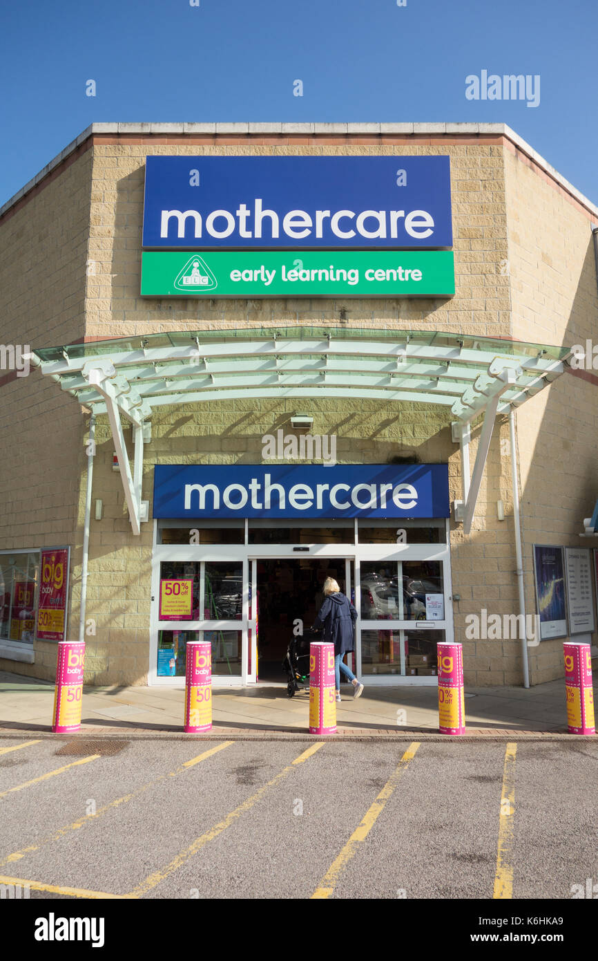 I Mothercare store e Early Learning Centre at Kew Retail Park, Richmond, Surrey, London, TW9, UK. Foto Stock