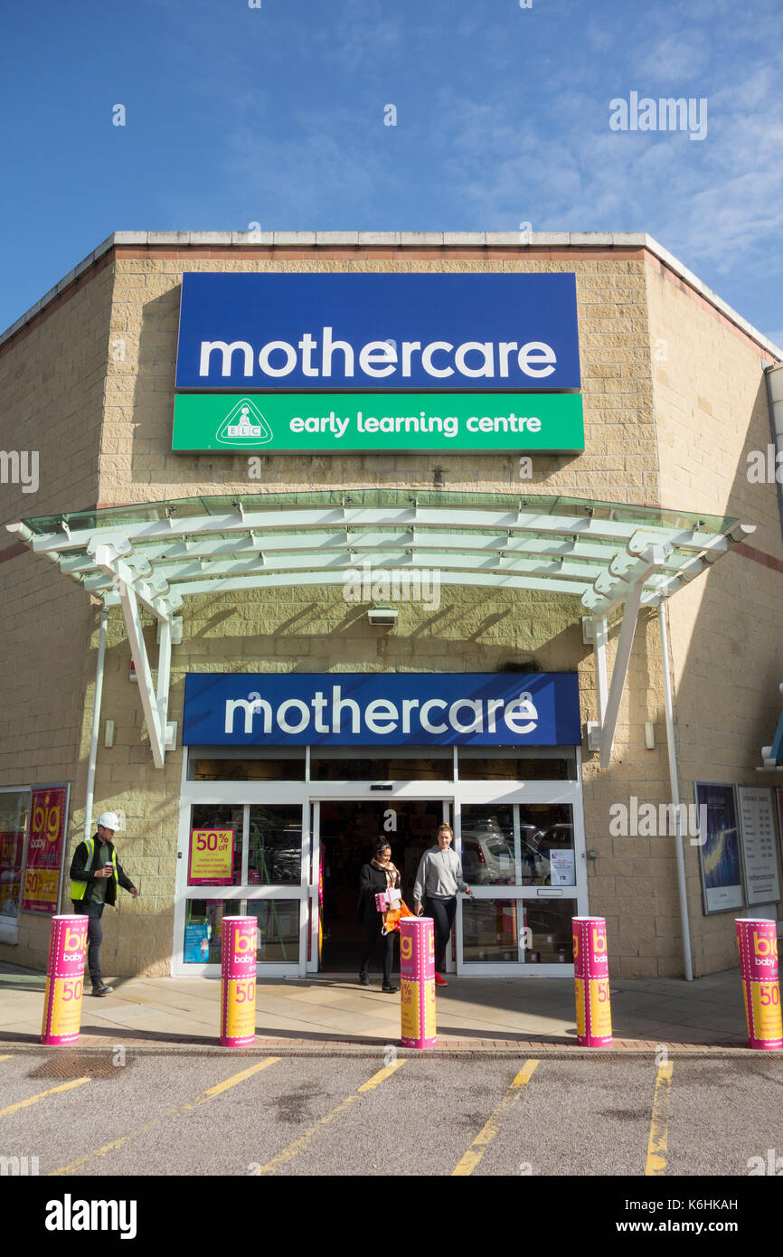 I Mothercare store e Early Learning Centre at Kew Retail Park, Richmond, Surrey, London, TW9, UK. Foto Stock