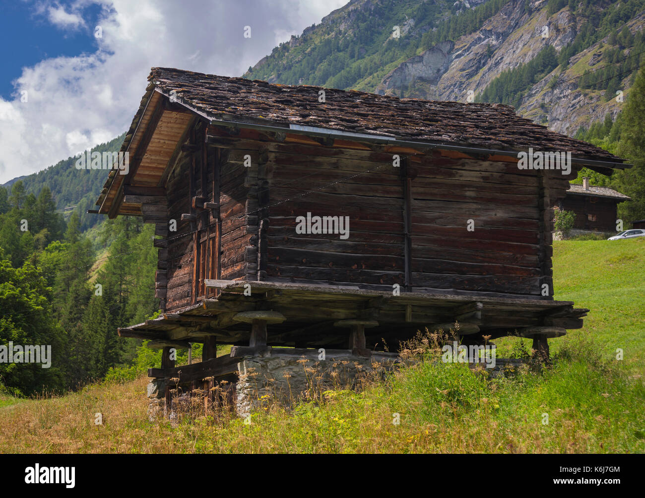 Les hauderes, Svizzera - Swiss tradizionale fattoria barn alpi Pennine nel canton Vallese. Foto Stock