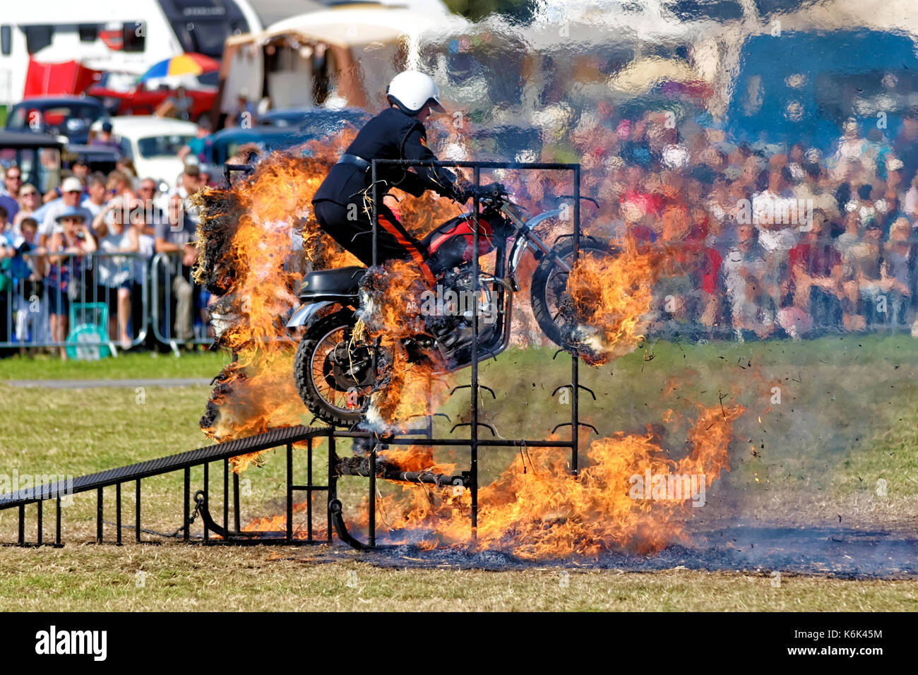 L'esercito britannico, Royal segnali Display moto Team, i caschi bianco Foto Stock