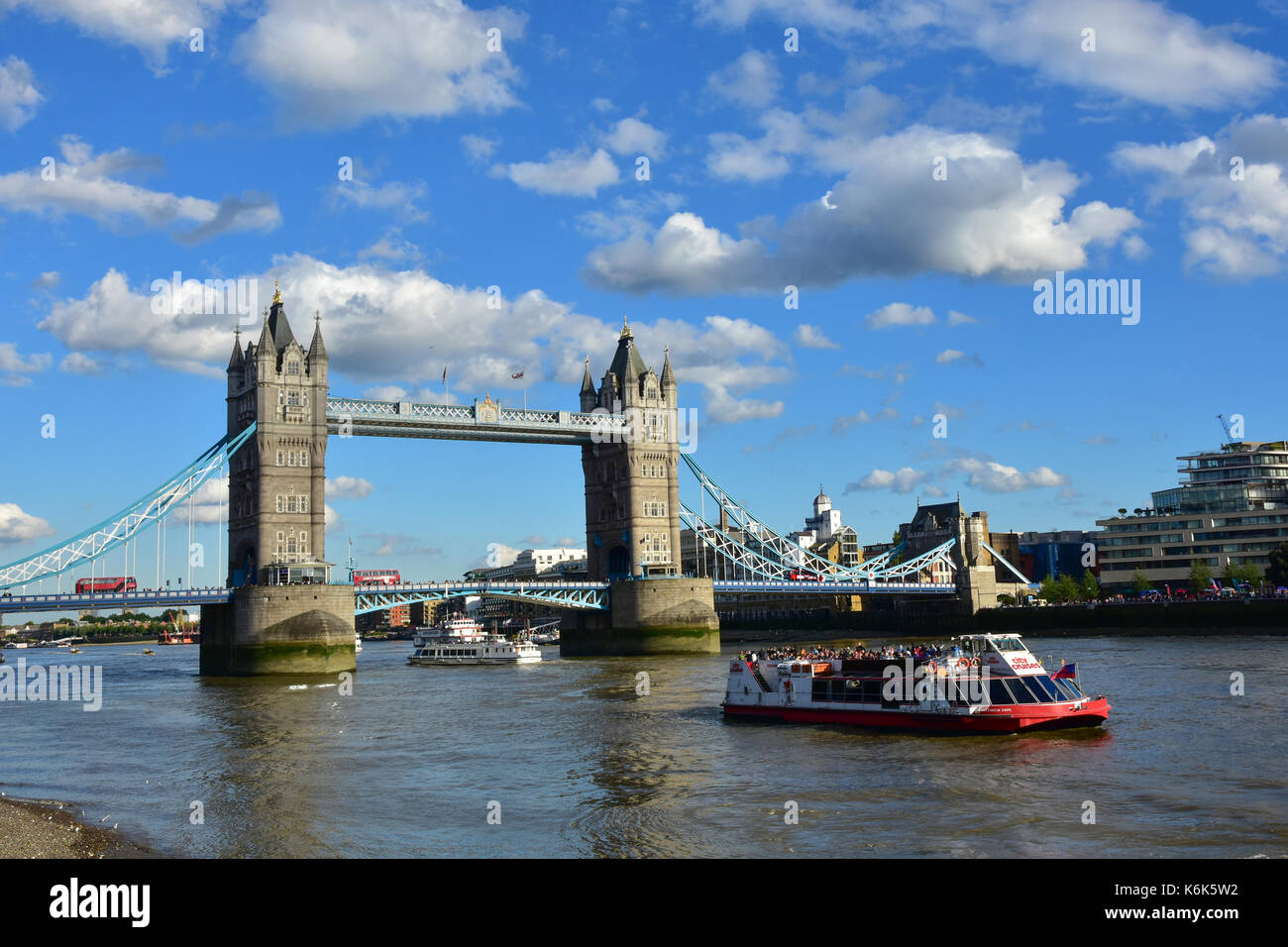 Il Tower Bridge di Londra, Inghilterra, Regno Unito Foto Stock