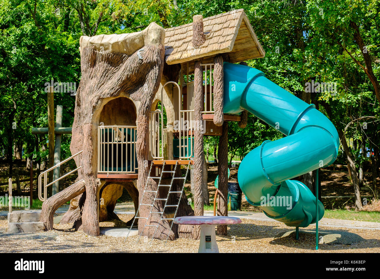 Una struttura di arrampicata nell'area bambini di Martin natura parco nella città di Oklahoma, Oklahoma, Stati Uniti d'America. Foto Stock