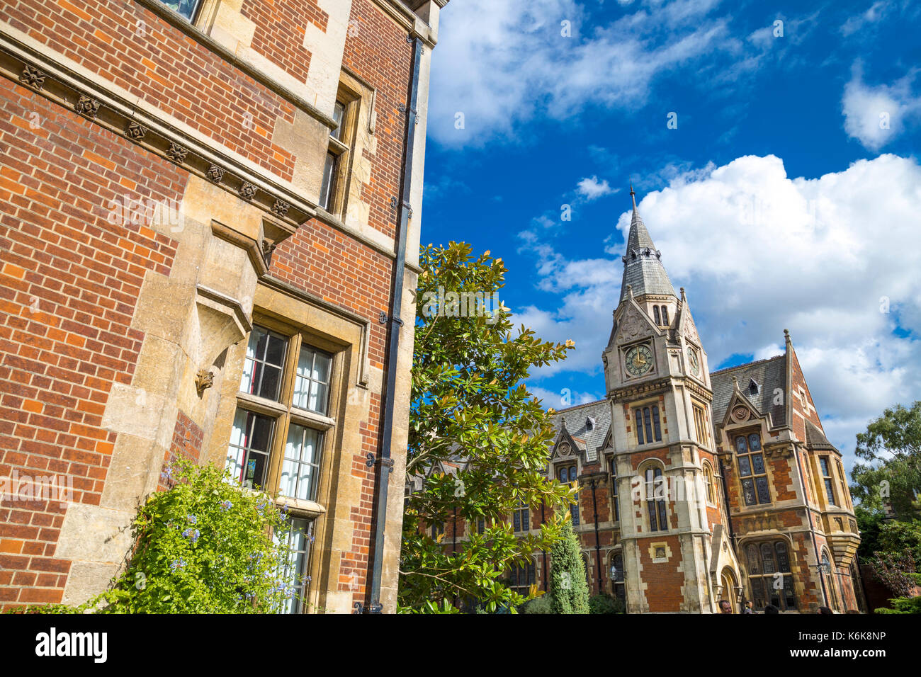 Il Pembroke College vecchio edificio di corte e cappella (progettato da Sir Christopher Wren) in Cambridge, Regno Unito Foto Stock