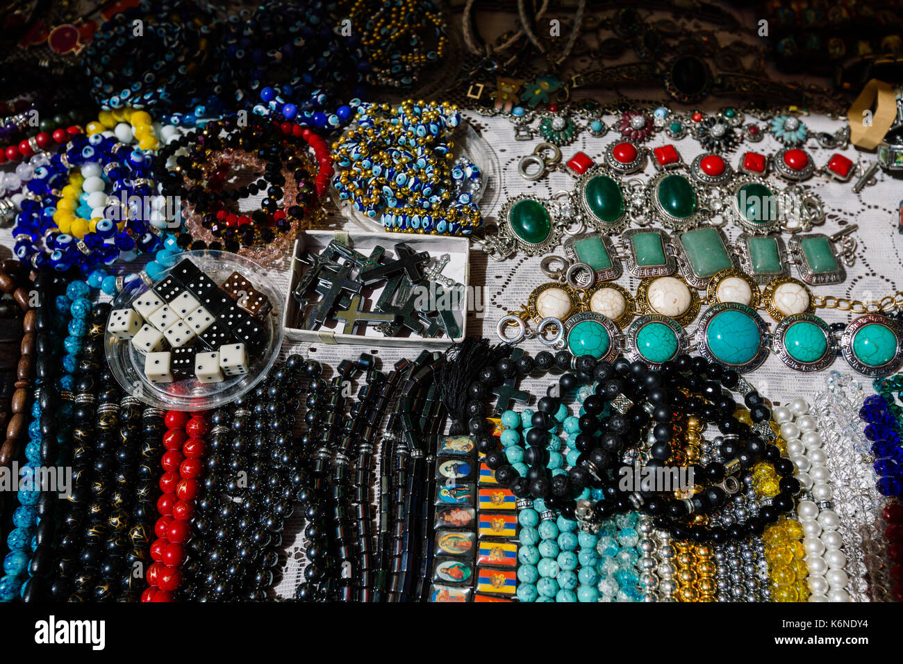Gioielli e Accessori per il mercato delle pulci di vernissage Yerevan, Armenia Foto Stock
