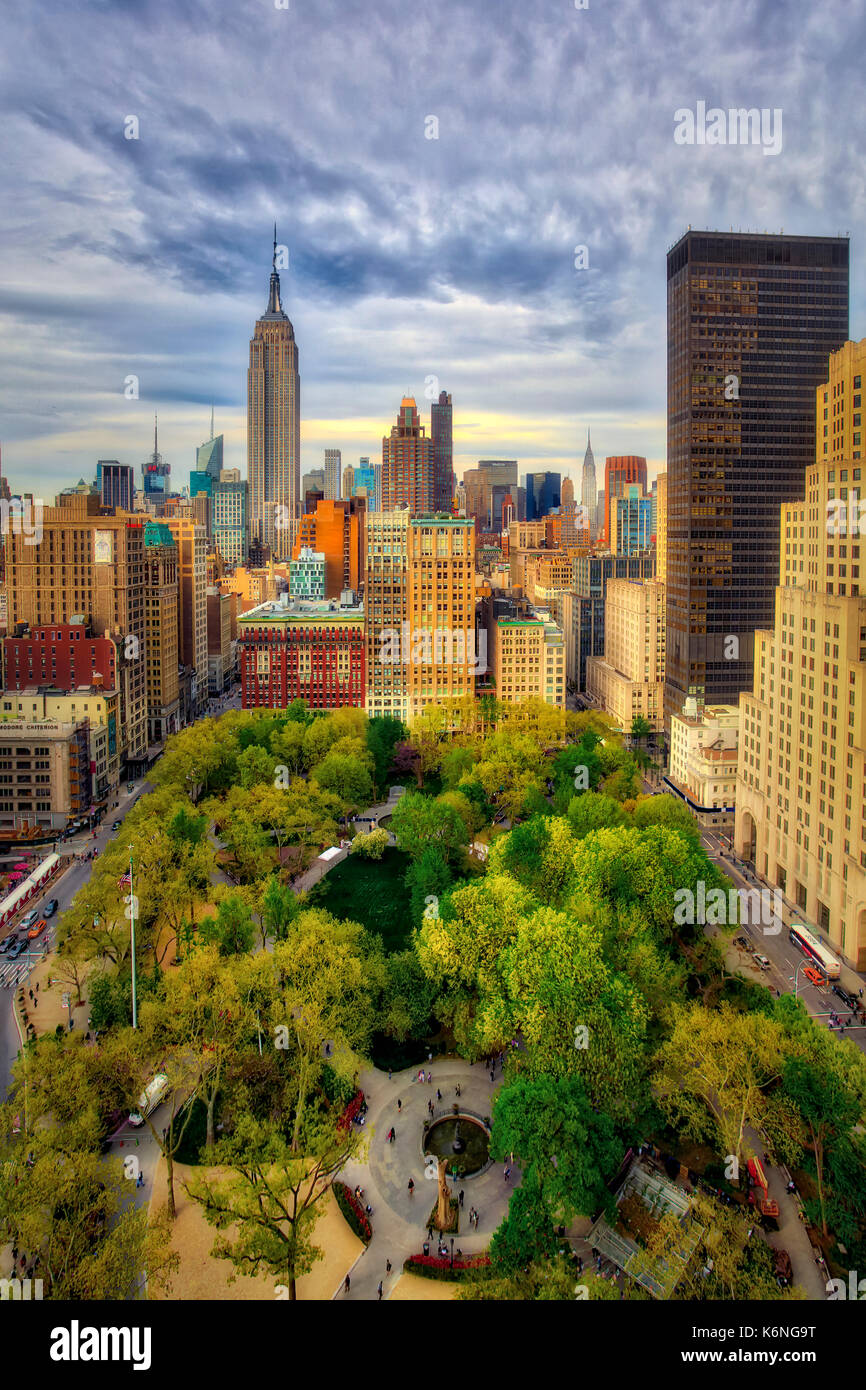 Vista aerea per il Flatiron District lungo con Fifth Avenue e Broadway , Madison Square Park, così come l'Empire State Building e il Chrysle Foto Stock