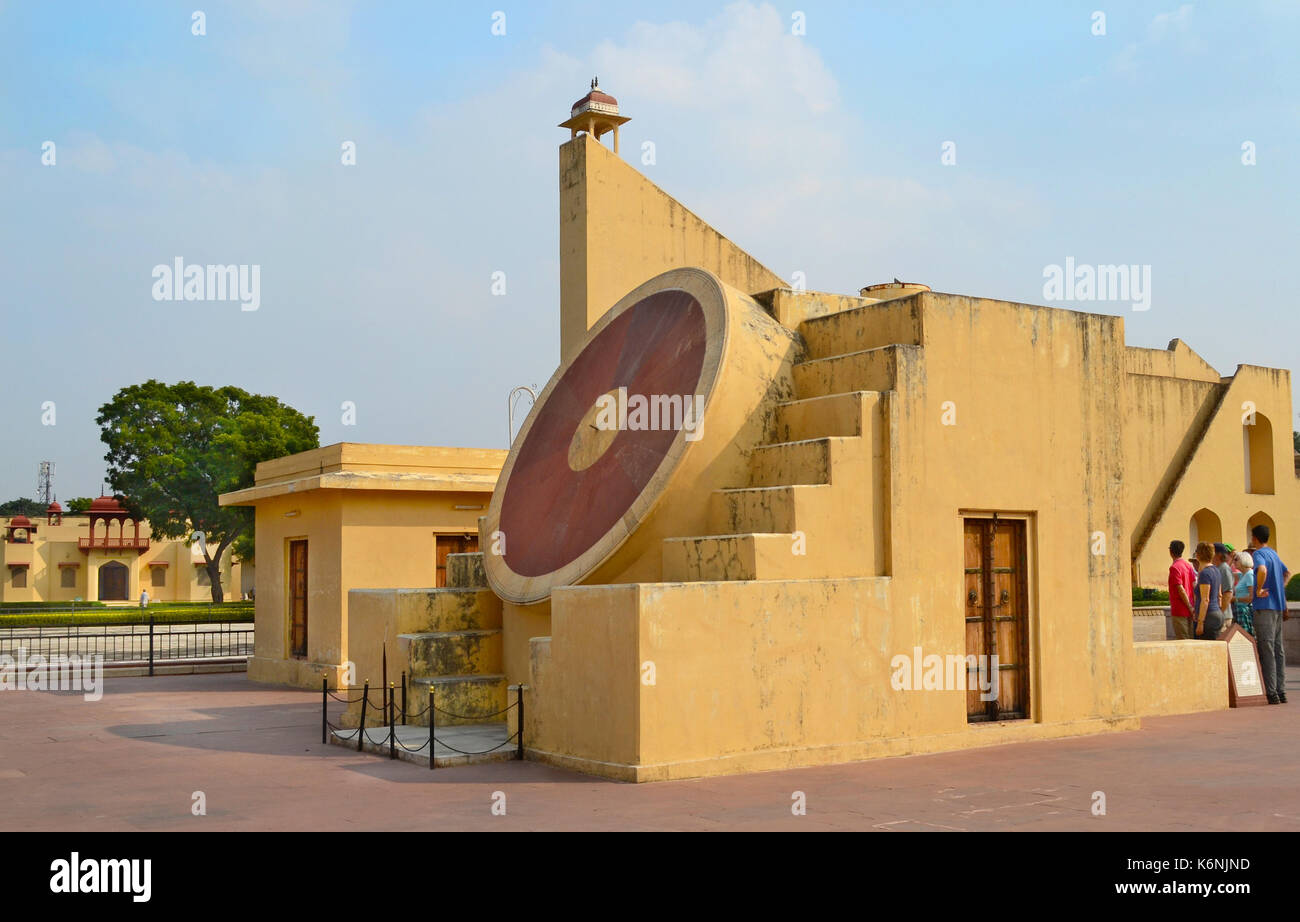 Jaipur, India - 2 novembre 2015: Jantar Mantar monumento. una collezione di architettura di strumenti astronomici, compresi i mondi più grande pietra s Foto Stock