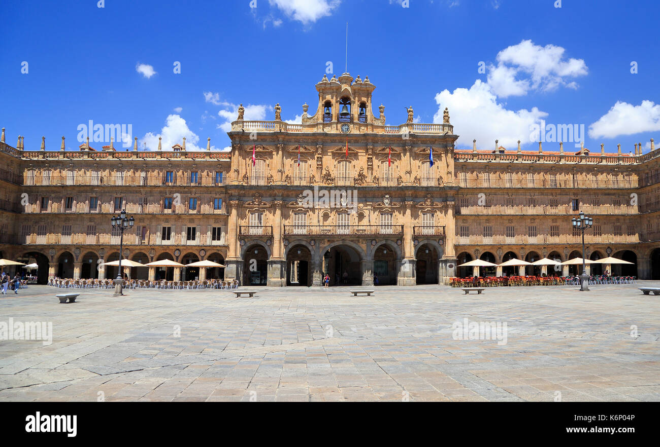 Storica plaza Mayor di Salamanca in una giornata di sole, Castilla y Leon, Spagna Foto Stock