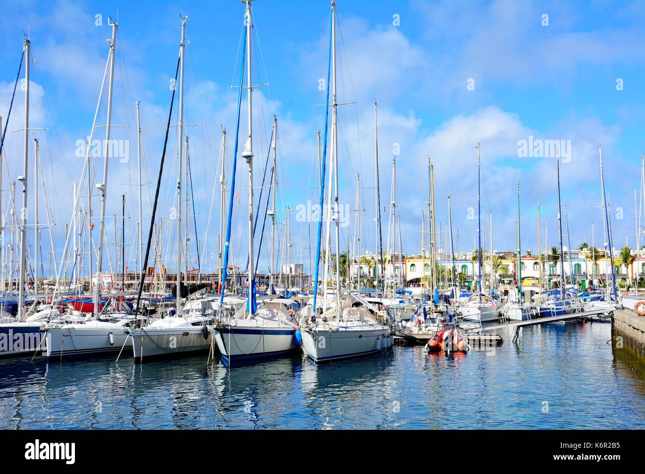 Barche nel porto di puero de Mogan su gran canaria. Foto Stock