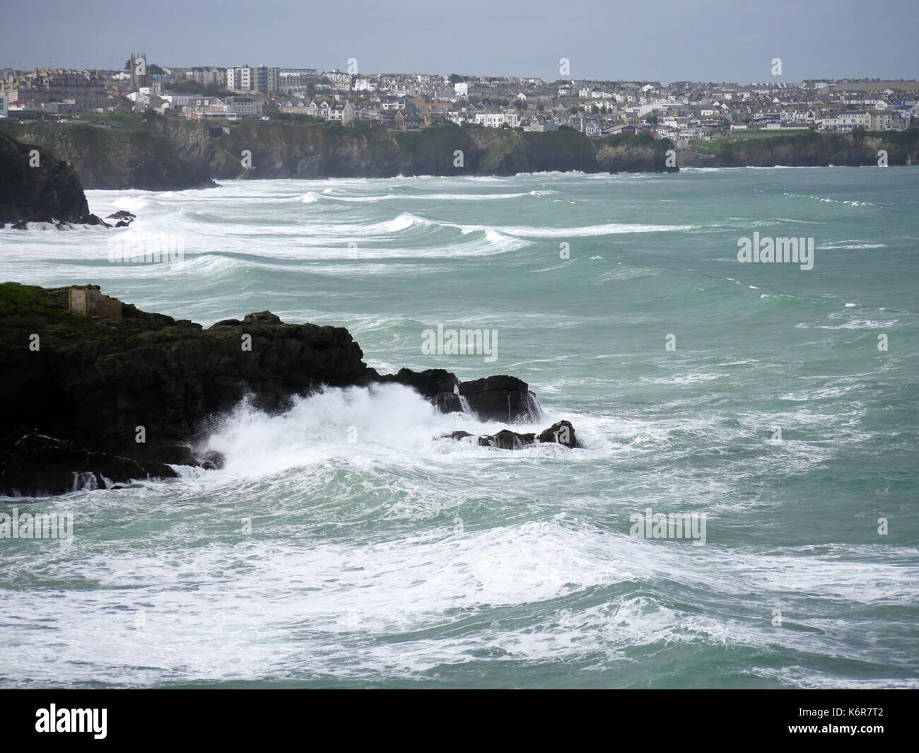 Newquay, Cornwall, Regno Unito. Xiii Sep, 2017. storm aileen - il primo denominato storm della stagione, fa sì che il mare in tempesta e gale force venti in Newquay. Credito: Nicholas burningham/alamy live news Foto Stock