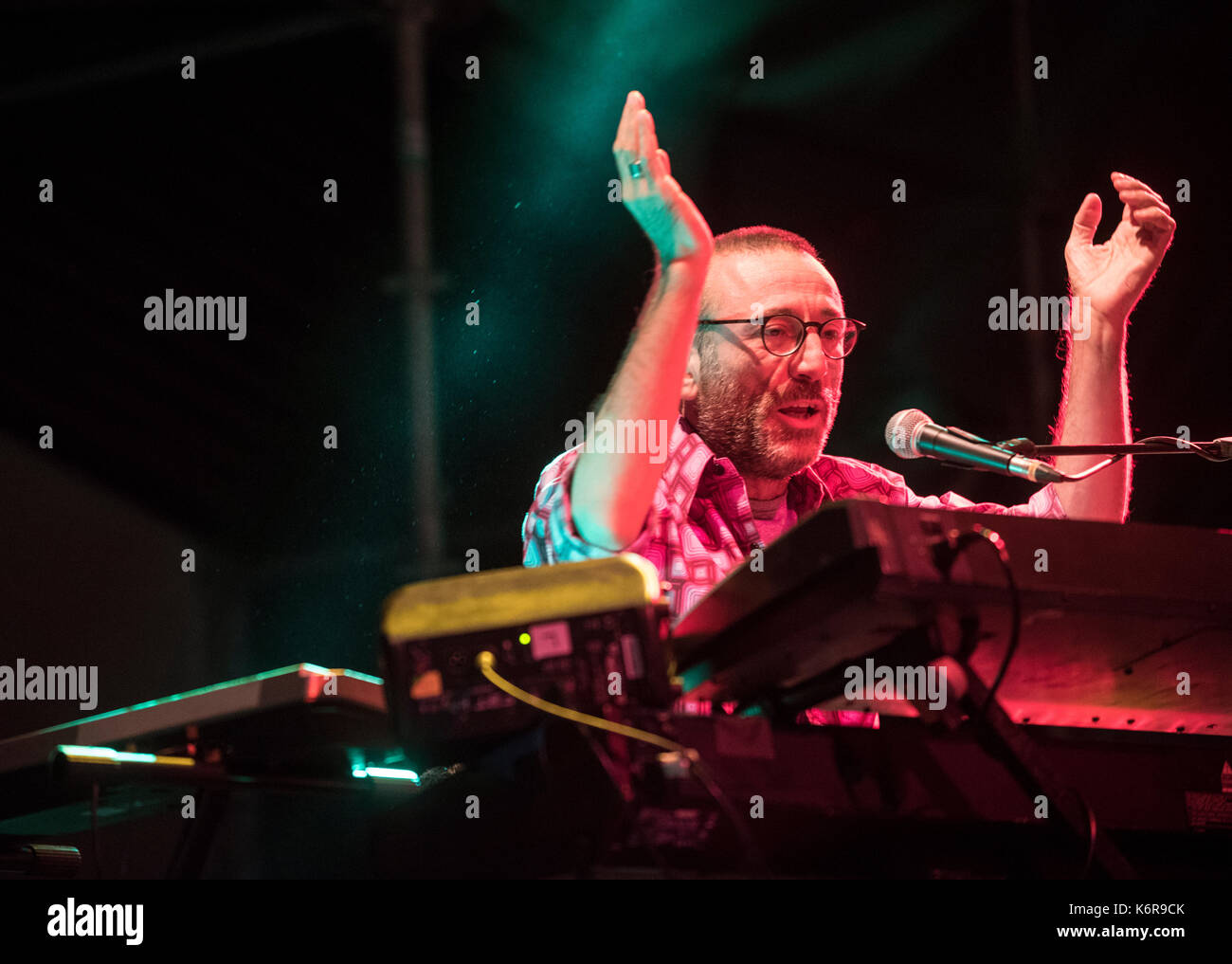 Moncalieri, Italia. Xii Sep, 2017. la band italiana elio e le storie tese esegue a arena 45 a Moncalieri a 45° nord entertainment center credito: alberto gandolfo/alamy live news Foto Stock