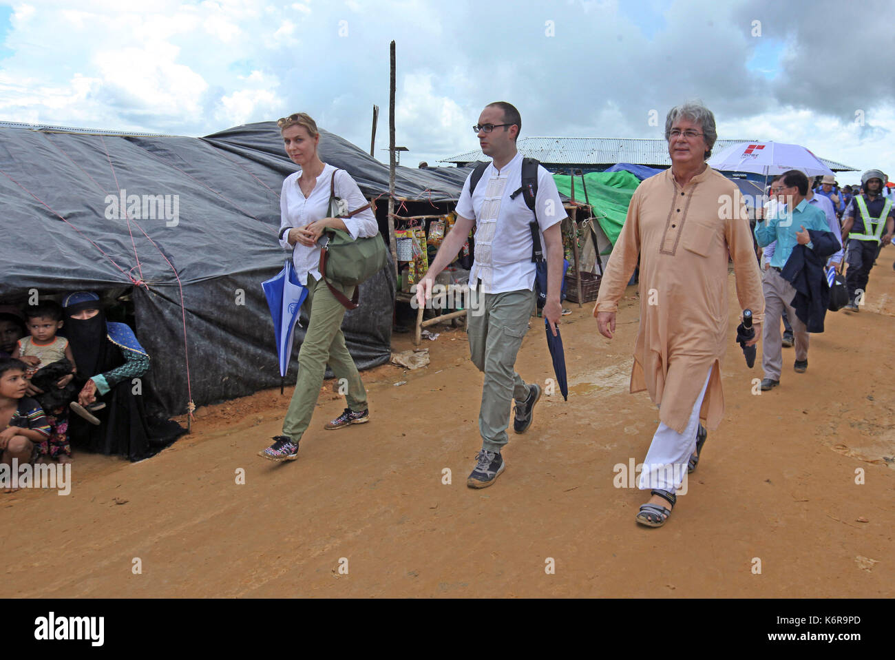Cox's Bazar, Bangladesh. Xiii Sep, 2017. Diversi ambasciatori di diversi paesi visitare un rohingya camp su un invito da parte del bangladesh ministero degli affari esteri, a ukhiya, Cox's Bazar, Bangladesh. Credito: sk hasan ali/alamy live news Foto Stock