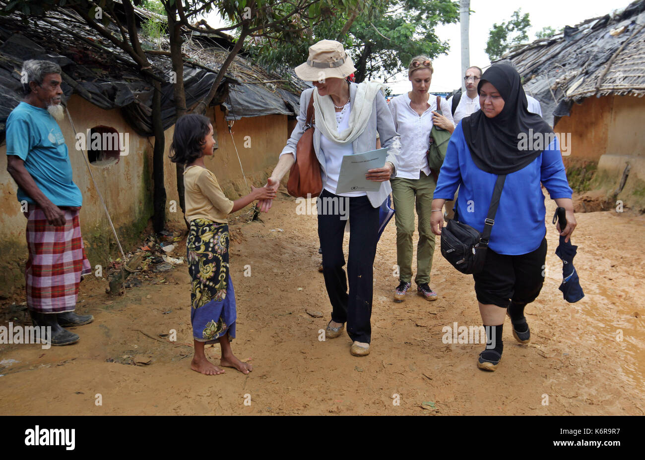 Cox's Bazar, Bangladesh. Xiii Sep, 2017. Diversi ambasciatori di diversi paesi visitare un rohingya camp su un invito da parte del bangladesh ministero degli affari esteri, a ukhiya, Cox's Bazar, Bangladesh. Credito: sk hasan ali/alamy live news Foto Stock