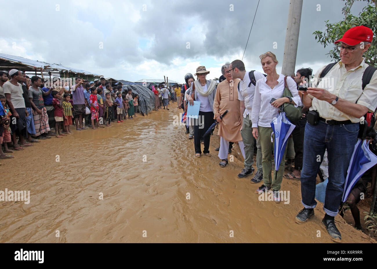 Cox's Bazar, Bangladesh. Xiii Sep, 2017. Diversi ambasciatori di diversi paesi visitare un rohingya camp su un invito da parte del bangladesh ministero degli affari esteri, a ukhiya, Cox's Bazar, Bangladesh. Credito: sk hasan ali/alamy live news Foto Stock