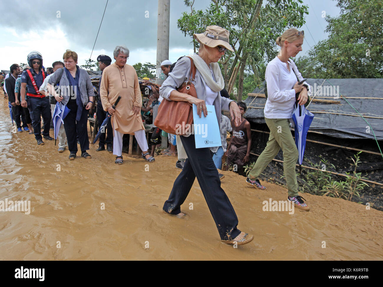 Cox's Bazar, Bangladesh. Xiii Sep, 2017. Diversi ambasciatori di diversi paesi visitare un rohingya camp su un invito da parte del bangladesh ministero degli affari esteri, a ukhiya, Cox's Bazar, Bangladesh. Credito: sk hasan ali/alamy live news Foto Stock