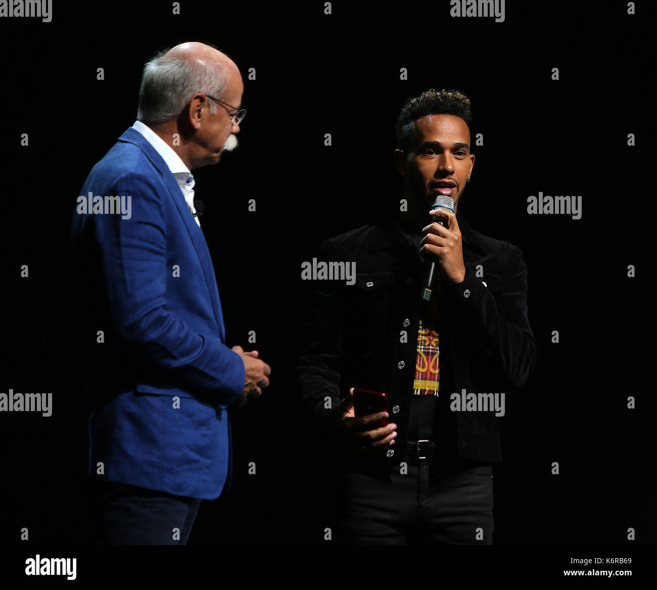 12.09.2017, Messegelände, Francoforte, 67. IAA Pkw Frankfurt/Main, 14. - 24. Settembre 2017 , im Bild Pressekonferenz Mercedes Benz Projece uno, vorgestellt von Formel 1 Fahrer Lewis Hamilton, il dott. Dieter Zetsche (Vorstandsvorsitzender der Daimler AG) Foto: Cronos/Hasan Bratic Foto Stock