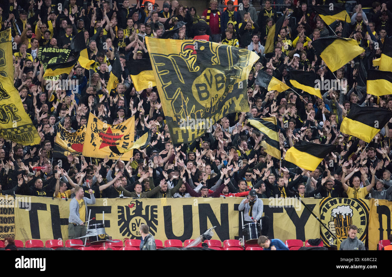 Londra, Regno Unito. Xiii Sep, 2017. dortmund è un fan prima che il gruppo fase di champions league match tra Borussia Dortmund e Tottenham Hotspur a stadio di Wembley a Londra, Inghilterra, 13 settembre 2017. foto: bernd thissen/dpa/alamy live news Foto Stock