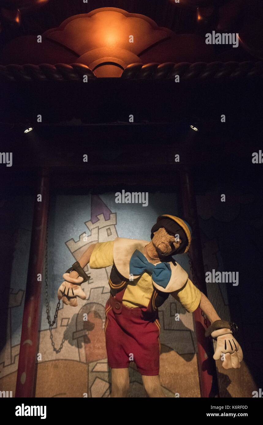 Hong Kong, Cina. Xiii Sep, 2017. un attore compie durante una stampa anteprima all'Hong Kong Disneyland a Hong Kong, Cina del sud, sept. 13, 2017. hong kong disneyland ospiterà Festa di halloween da sett. 14 ott. 31. Credito: liu yun/xinhua/alamy live news Foto Stock