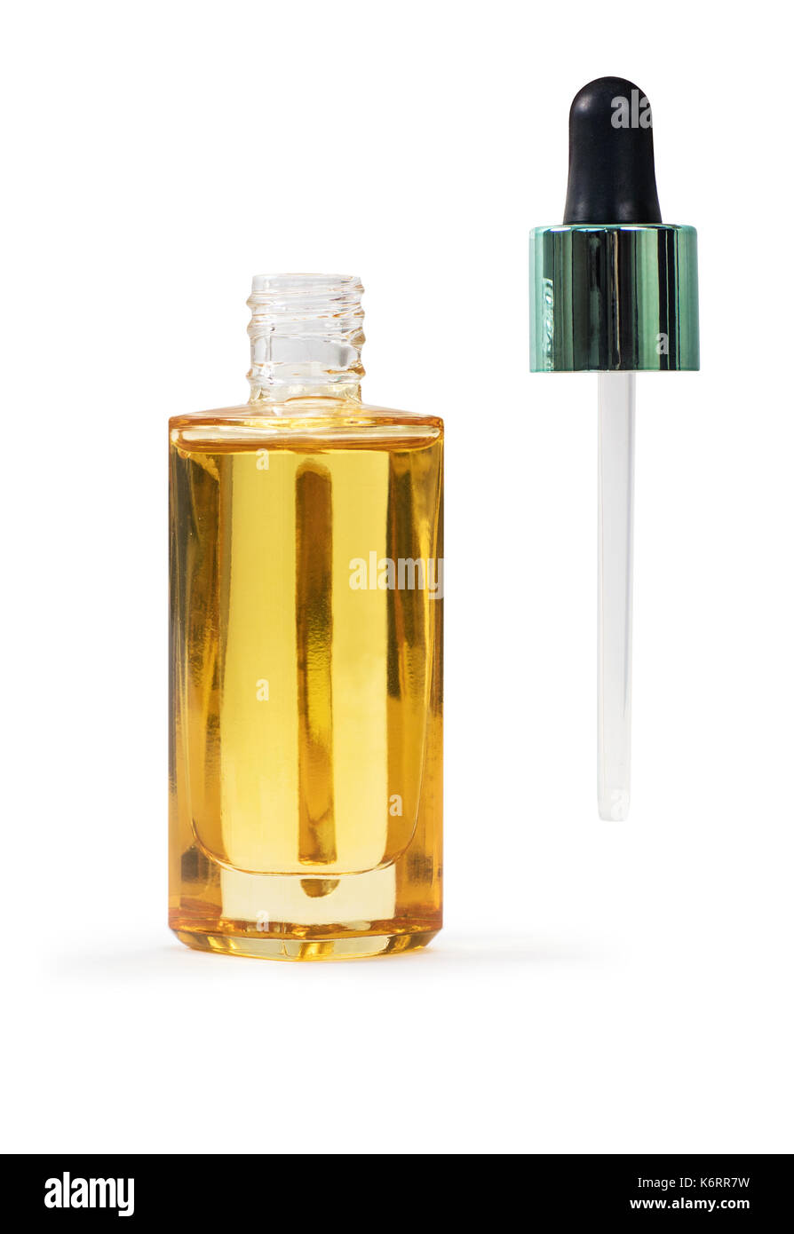 Bottiglia dell'oro olio cosmetico con pipetta isolati su sfondo bianco. Foto Stock