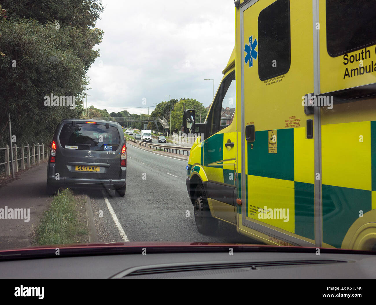 Ambulanza risponde per incidente stradale 2017 Foto Stock