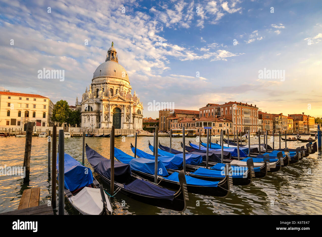 Venezia Canal Grande e gondole barca quando il tramonto, Venezia (Venezia), Italia Foto Stock
