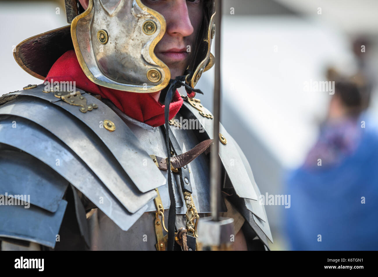 Mosca,RUSSIA-Giugno 06,2016: Lifestyle foto di antico guerriero pronto a combattere al festival. Foto Stock