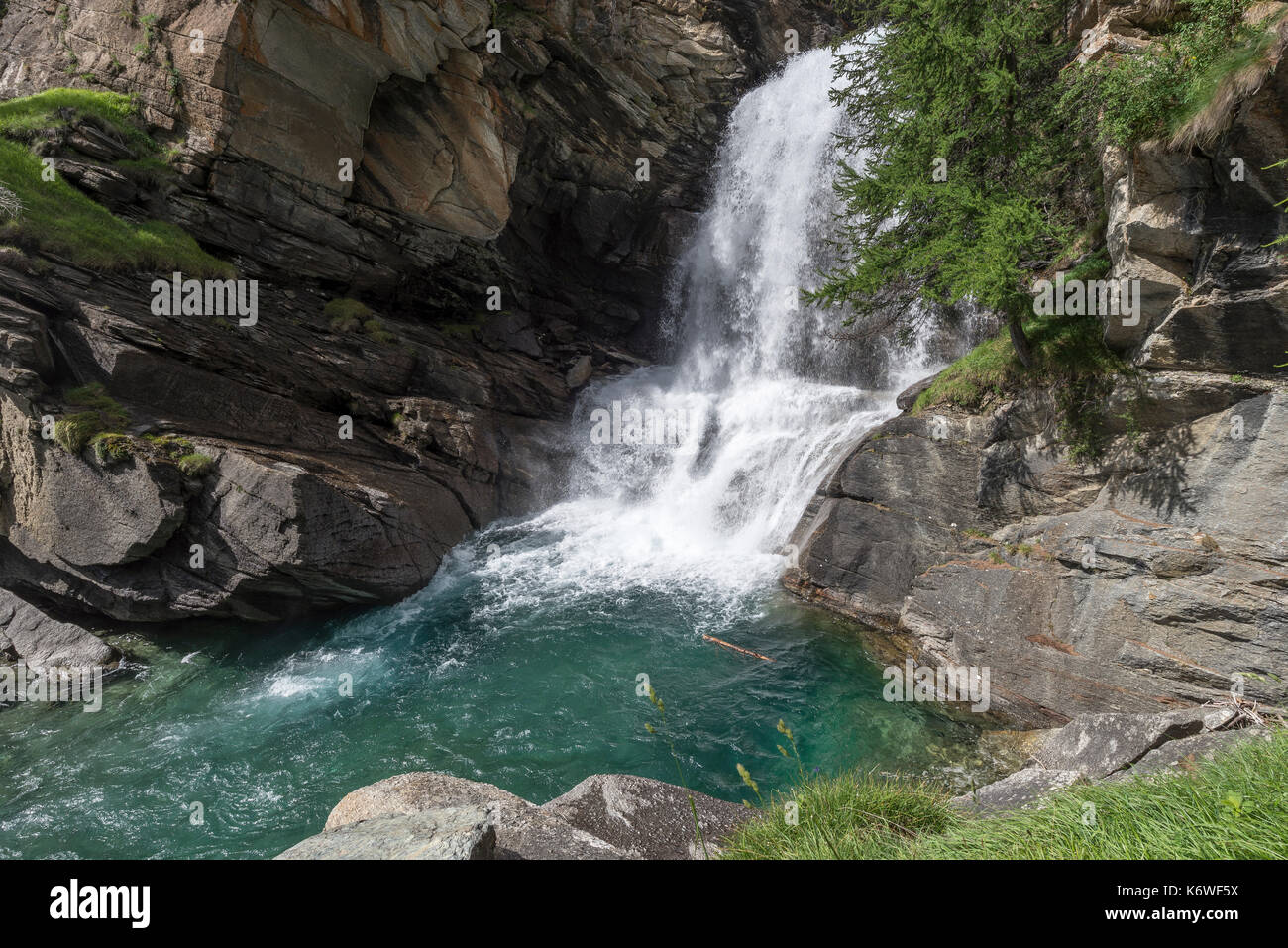 Cascate di Lillaz, cascate di Lillaz, urtier fiume di montagna, sentiero  circolare, la valle di Cogne, valle laterale della Valle d'aosta Foto stock  - Alamy