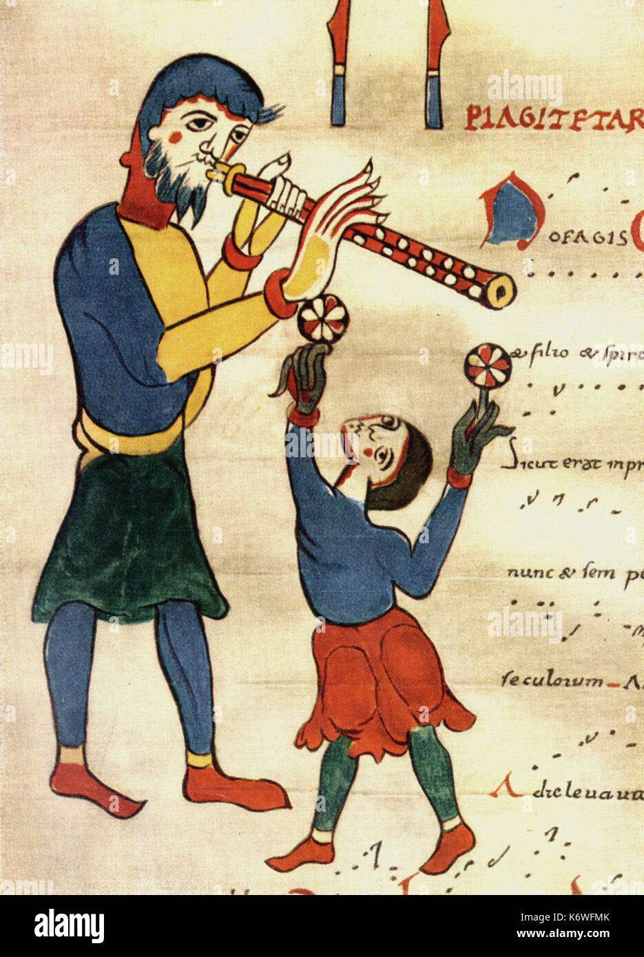 Miniatura nel Manoscritto latino da St Martial de Limoges, mostrando i musicisti con la ciaramella e campane. Neumes scritto sopra il testo latino. Foto Stock