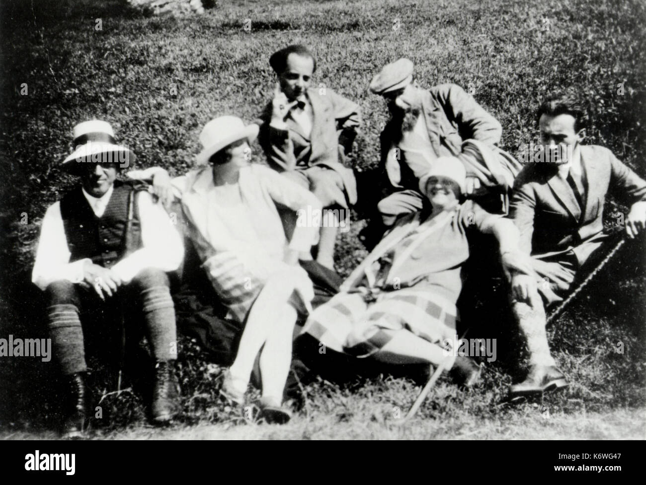 GOLDSCHMIDT, Berthold in Sils Maria, Svizzera (Valle Engardin)da l. r. Dr Arthur Loewenstein, sua figlia Ines, B Goldschmidt, Dr Rudolf Cahn-Speyer, Frau Ava Cahn-Speyer e suo figlio Heinz. Compositore tedesco 1903-1996 Foto Stock