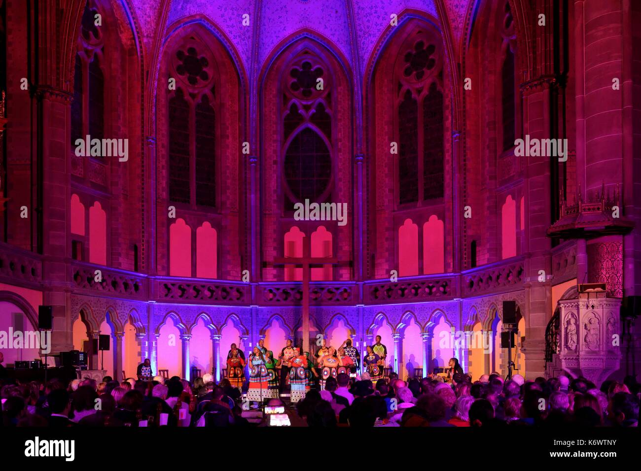 Francia, Bas Rhin, Strasburgo, quartiere Neustadt risalenti al periodo tedesco elencati come patrimonio mondiale dall' UNESCO, chiesa di Saint-Paul, un ex protestanti chiesa Garrison (1897), Soweto Gospel Choir Foto Stock