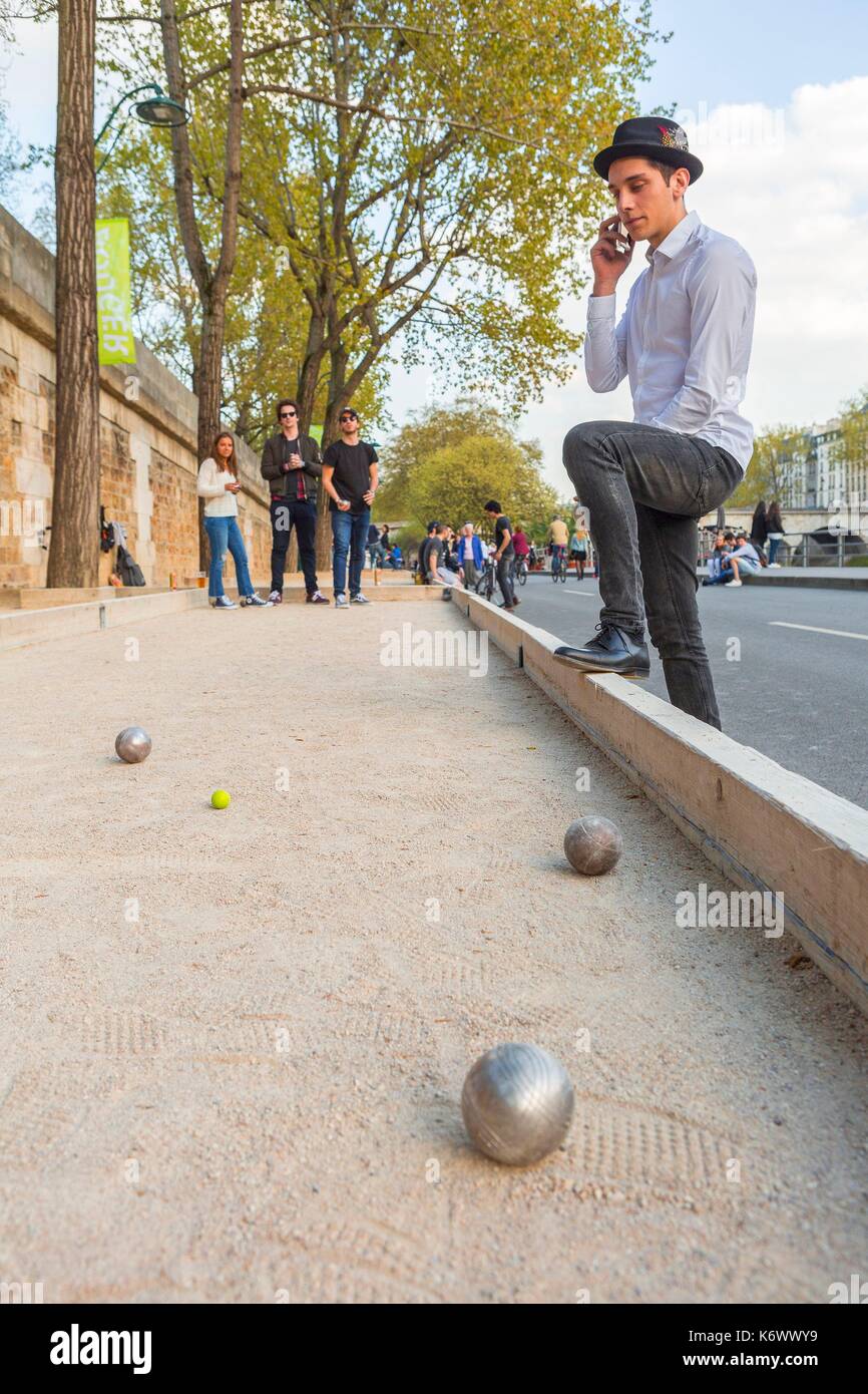 Francia, Parigi, zona elencata come patrimonio mondiale dall UNESCO, il Rives de Seine park, nuova ferrovia corsie inaugurato il 02/04/2017, petanque party Foto Stock