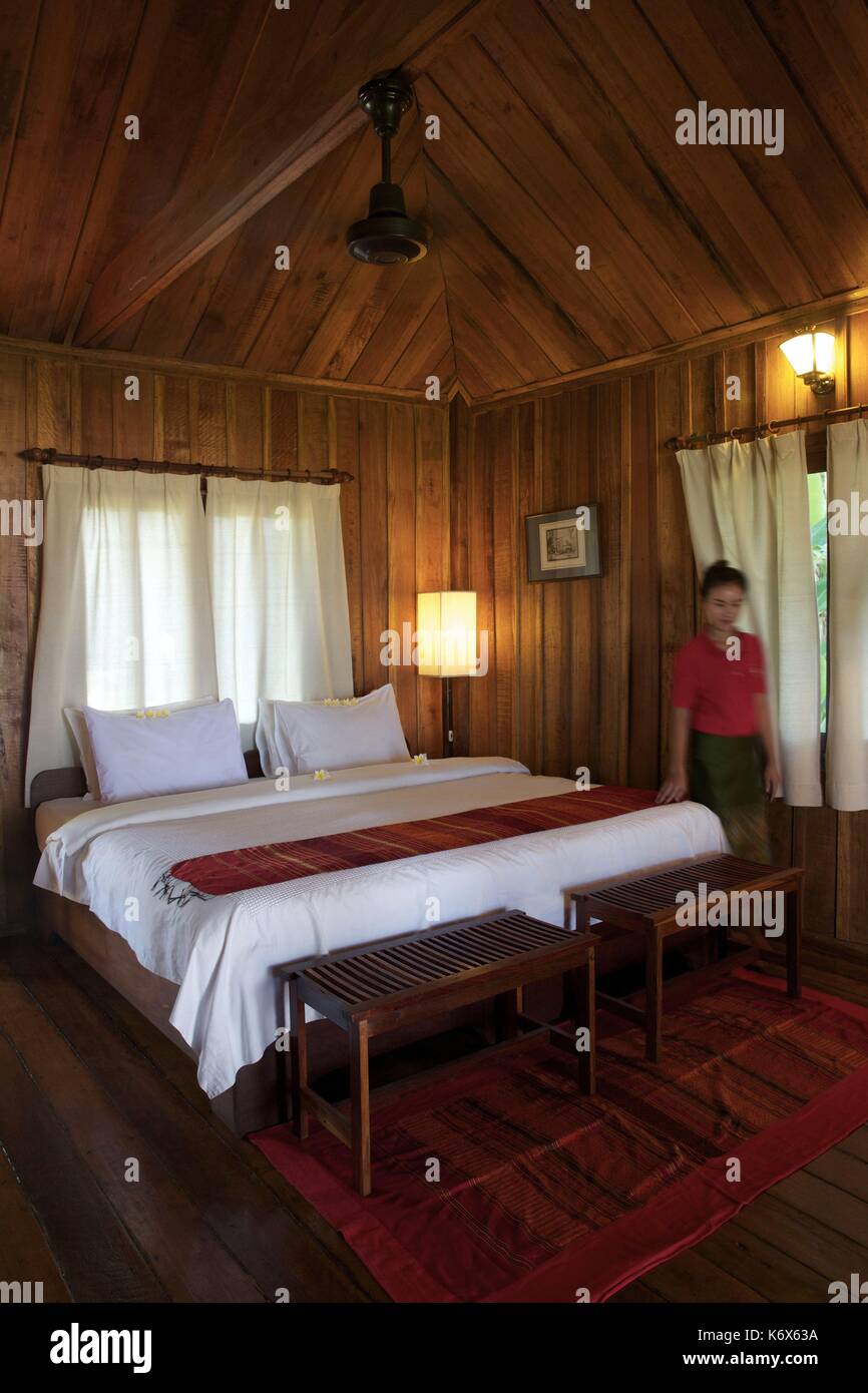 Laos, Champassak, sala vestito in legno nel hotel la Folie Lodge Foto Stock