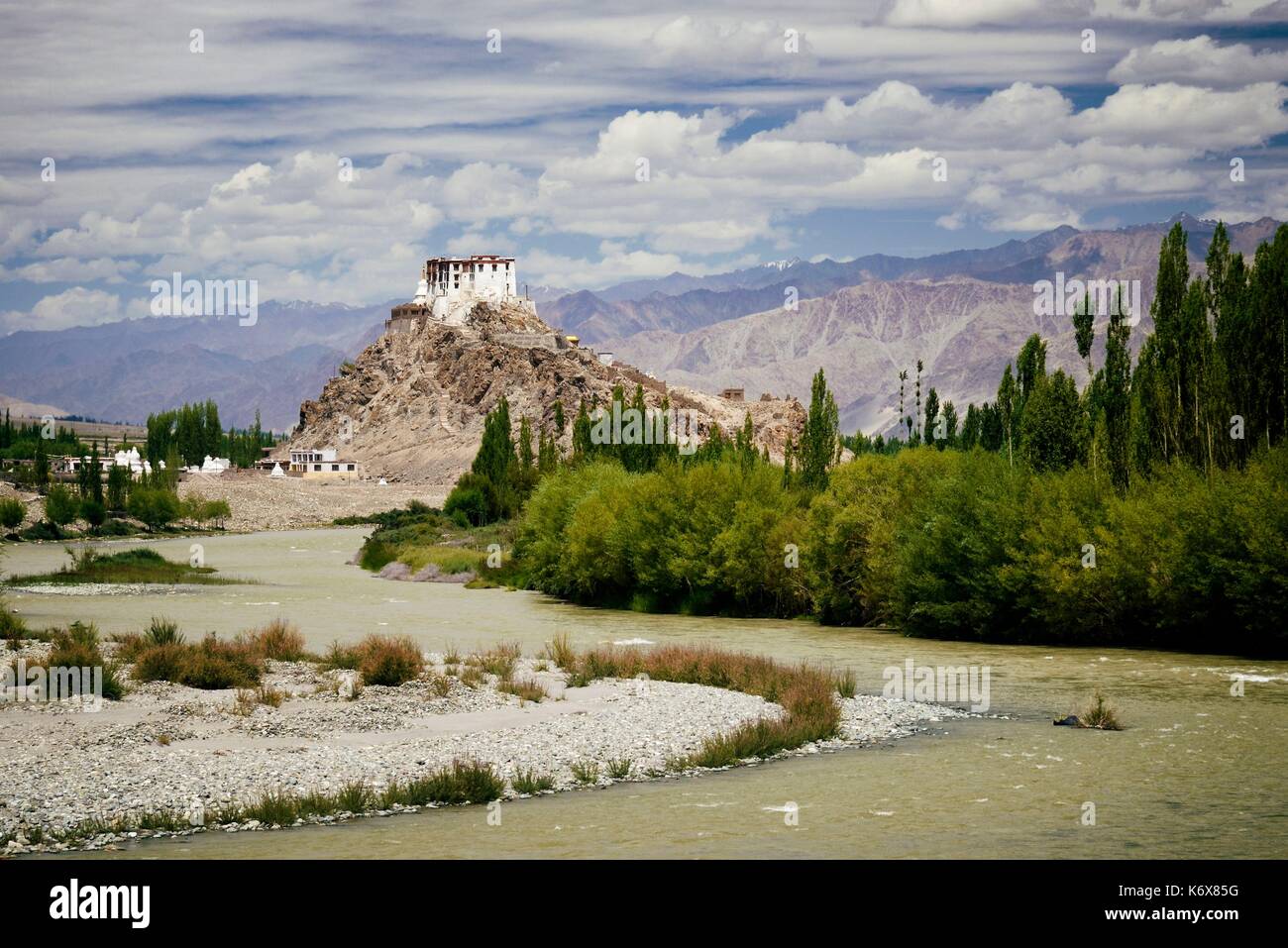 India, dello Stato del Jammu e Kashmir, Himalaya, Ladakh, Indus Valle, monastero buddista di Stakna e fiume Indo Foto Stock