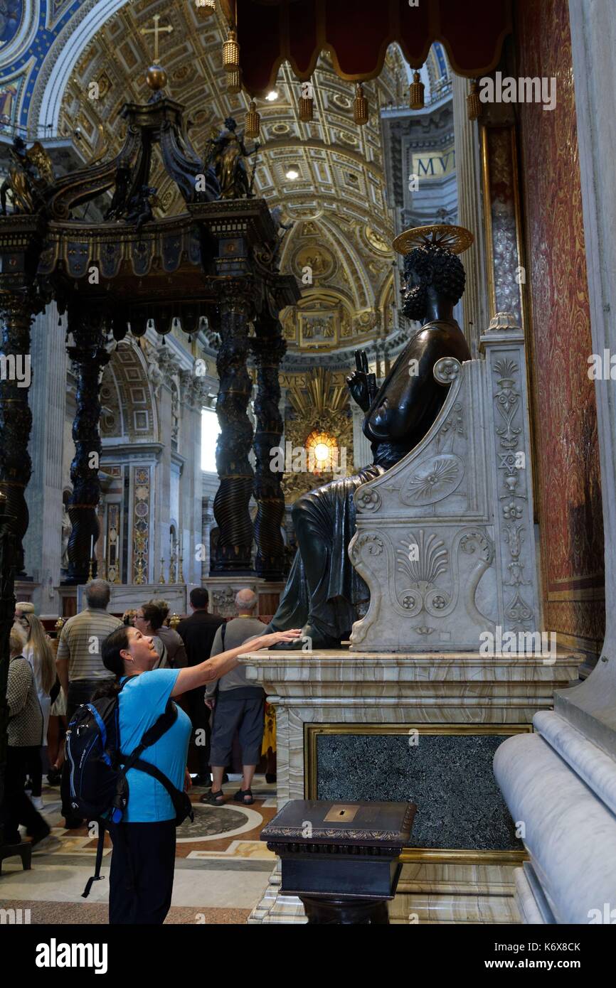 Italia Lazio Roma Città del Vaticano sono classificati come patrimonio mondiale dall' UNESCO, Basilica di San Pietro (St. San Pietro), la statua in bronzo di San Pietro attribuito ad Arnolfo di Cambio Foto Stock