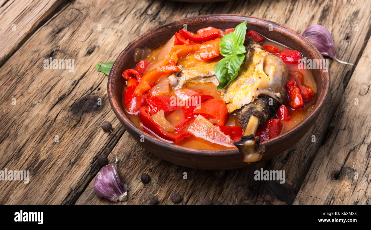 Lecso piatto nazionale della cucina ungherese con pepe e carne Foto Stock